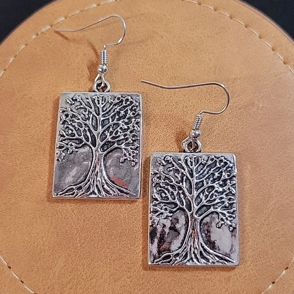Oak Tree Vintage Style Drop Earrings - Picture 6 of 10